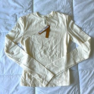 Long sleeve SKIMS top - brand new, never worn!